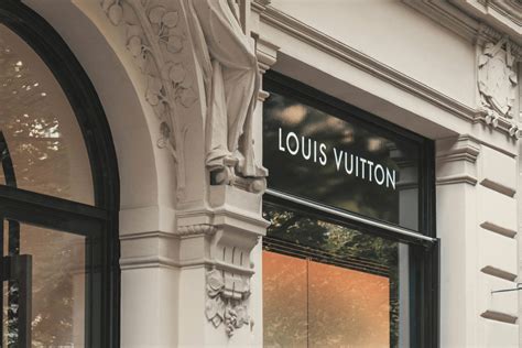 louis vuitton internship